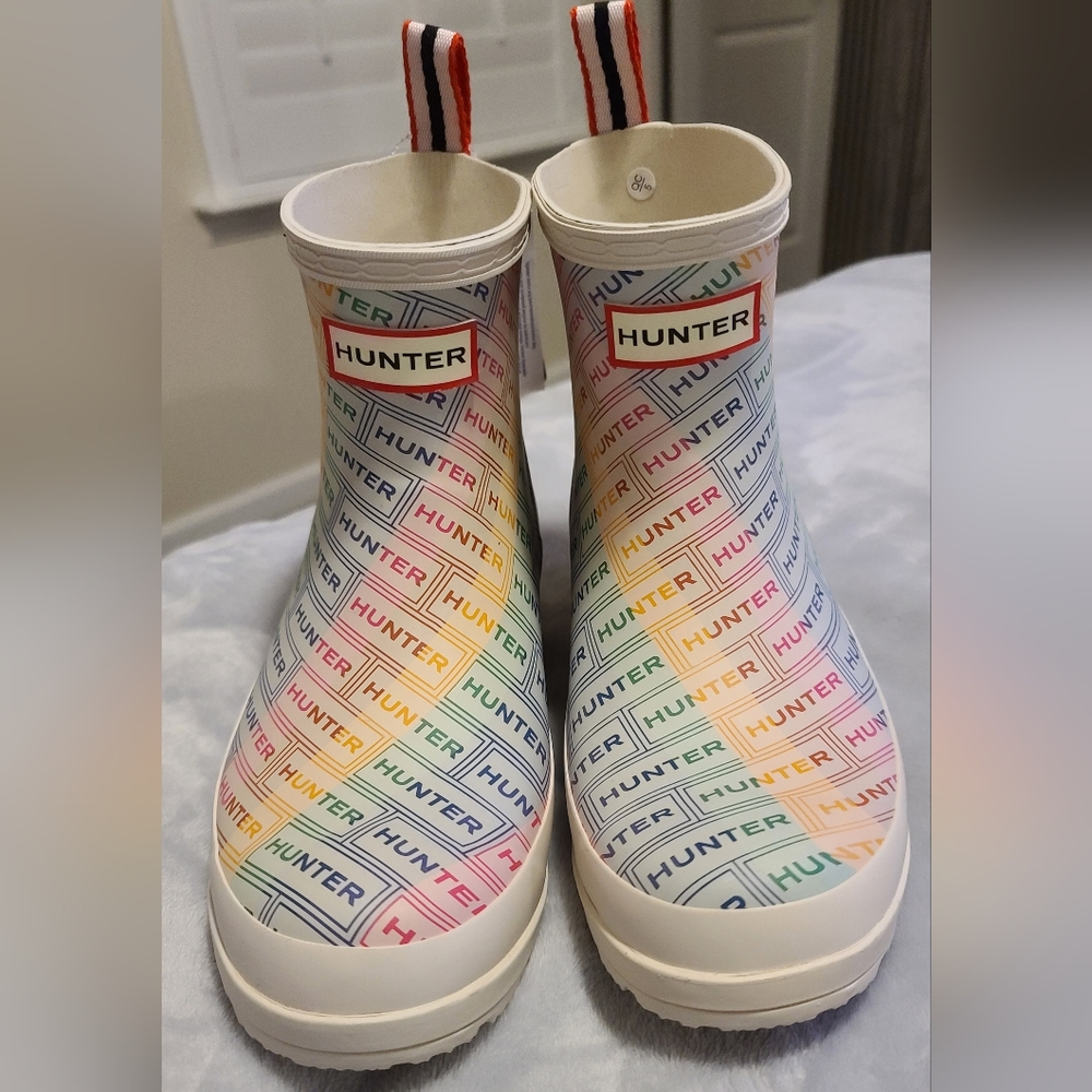 NWOT - Never Worn Women's Size 6 Short Hunter Boots